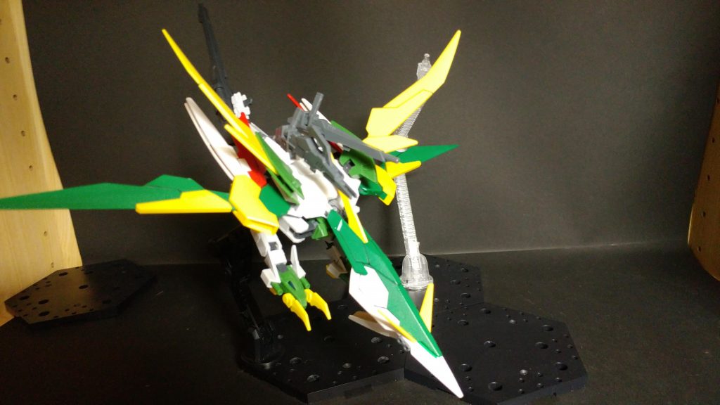 支援機二機は合体して鳥形メカになります