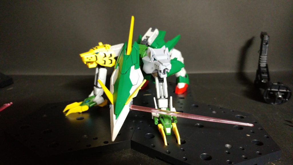 四脚変形時は飛行こそ出来ないものの地上での機動力は高い。