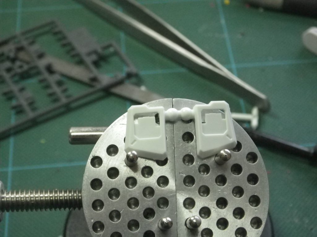 つながったフロントアーマーを