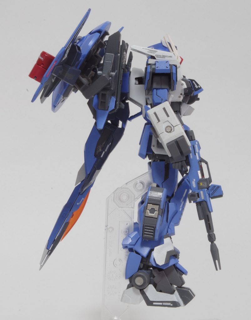 ポーズを付けずに浮遊状態でバックパックありでの撮影[側面]