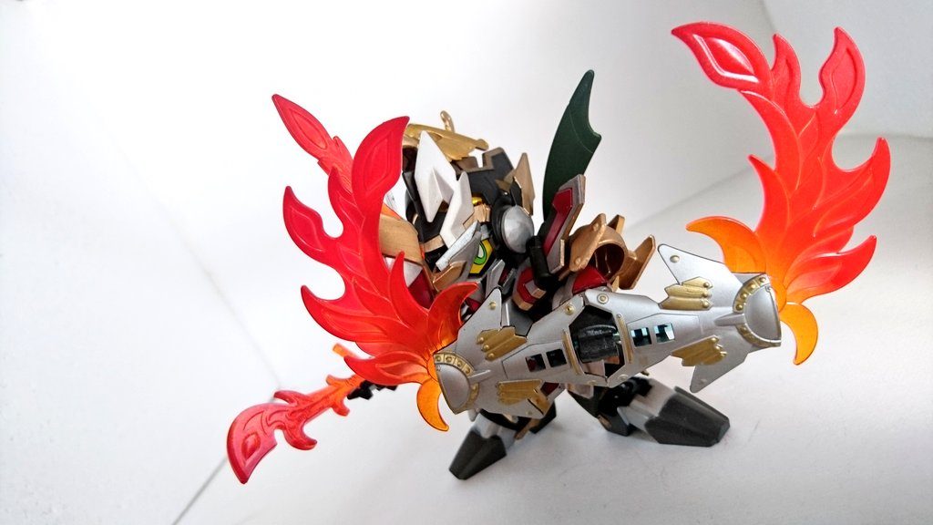 ・鳳凰の翼盾 シールドモード
炎をバリアとして発生させることができる。