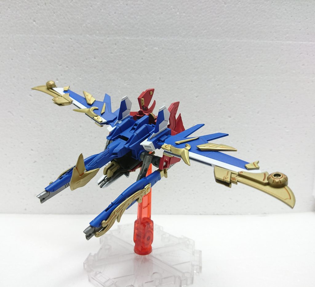 ビルドブースターを改造したビルドフェニックスと合体する事によりパワーアップ！