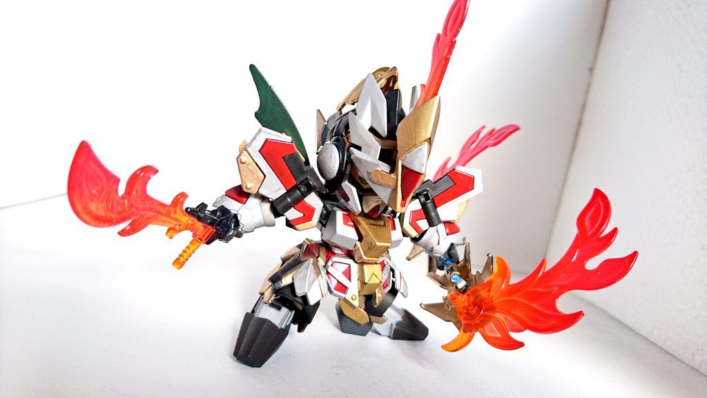 ・炎凰剣
ストライク劉備の刀をコール。
剣と盾を同時に持つ本形態の基本装備。