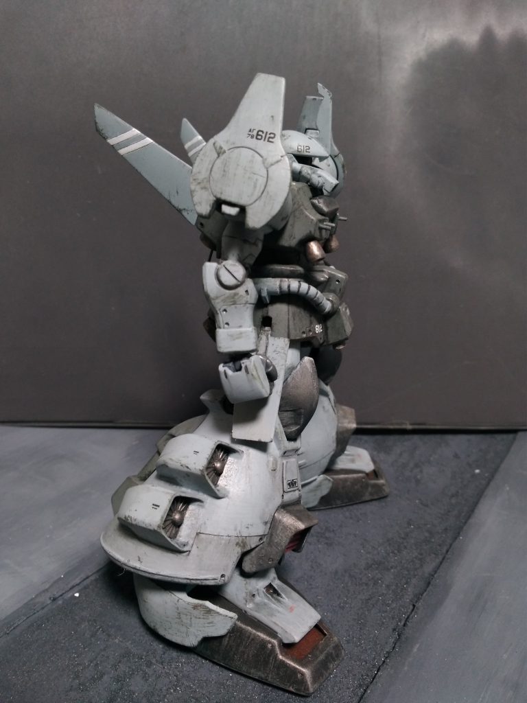 サイドビュー。デカールはタミヤA-10Aのものを転用し、航空機らしさを強調。