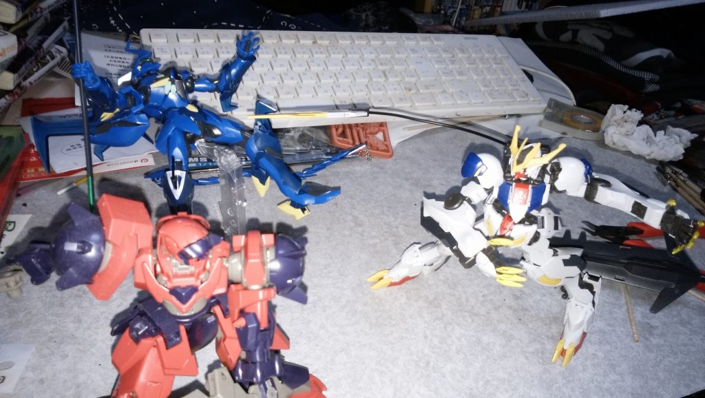 レクスの特徴的テイルブレード、これと片腕だけでギャラルホルンの軍勢相手にあれだけ暴れたんですよね………………