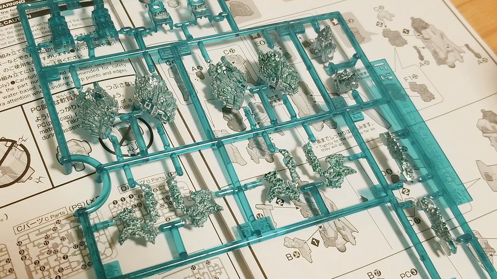 今回はサイコフレームのみシルバー→メタリックグリーン→クリアグリーンで塗装しています！