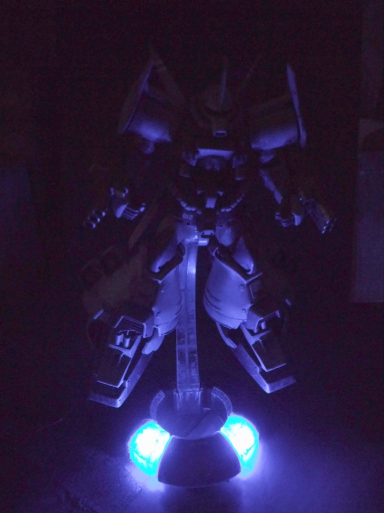 スタンド自体はダンボール戦機のなんかしらから流用しています(パンドラかな?)
雰囲気重視のイルミネーションですが、工程が掴めたので
今後は機体に内装するつもりで流れで活かそうかと。