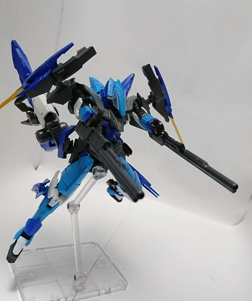 ビーム兵器ではなく実弾という設定。