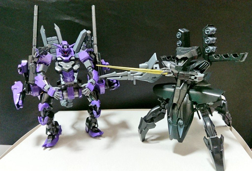 過去にスピューラ・チェイズと言う量産型機体の開発に携わっていたが自分の使う四脚はスピューラ・チェイズと同様試作機ではあるが機動力以外は全てスピューラより上回っていると公言していた。