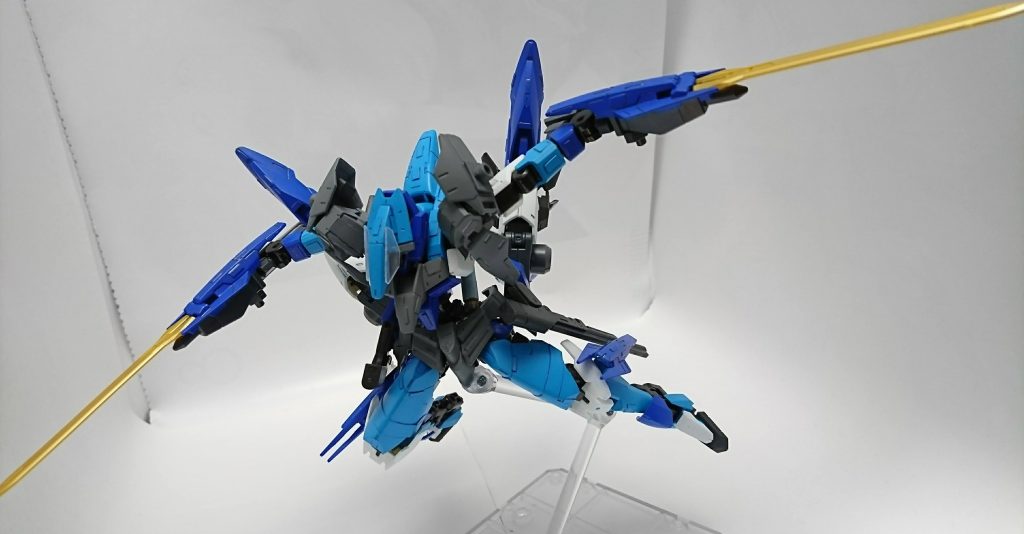 剣がまんまなのでわかるかも知れませんが、バエルのような戦闘スタイルをイメージしてます。