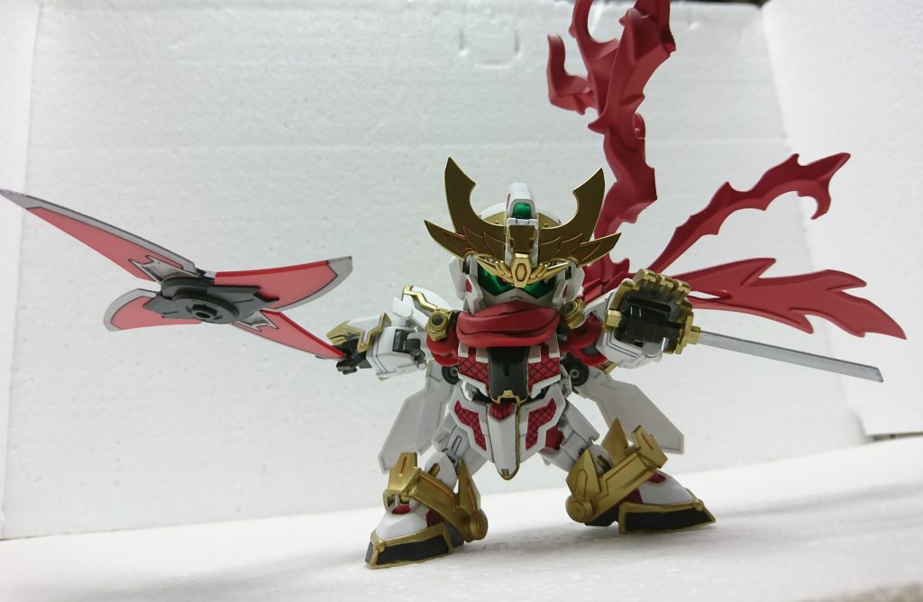 手裏剣を持てるように、付属のハンドパーツを改造