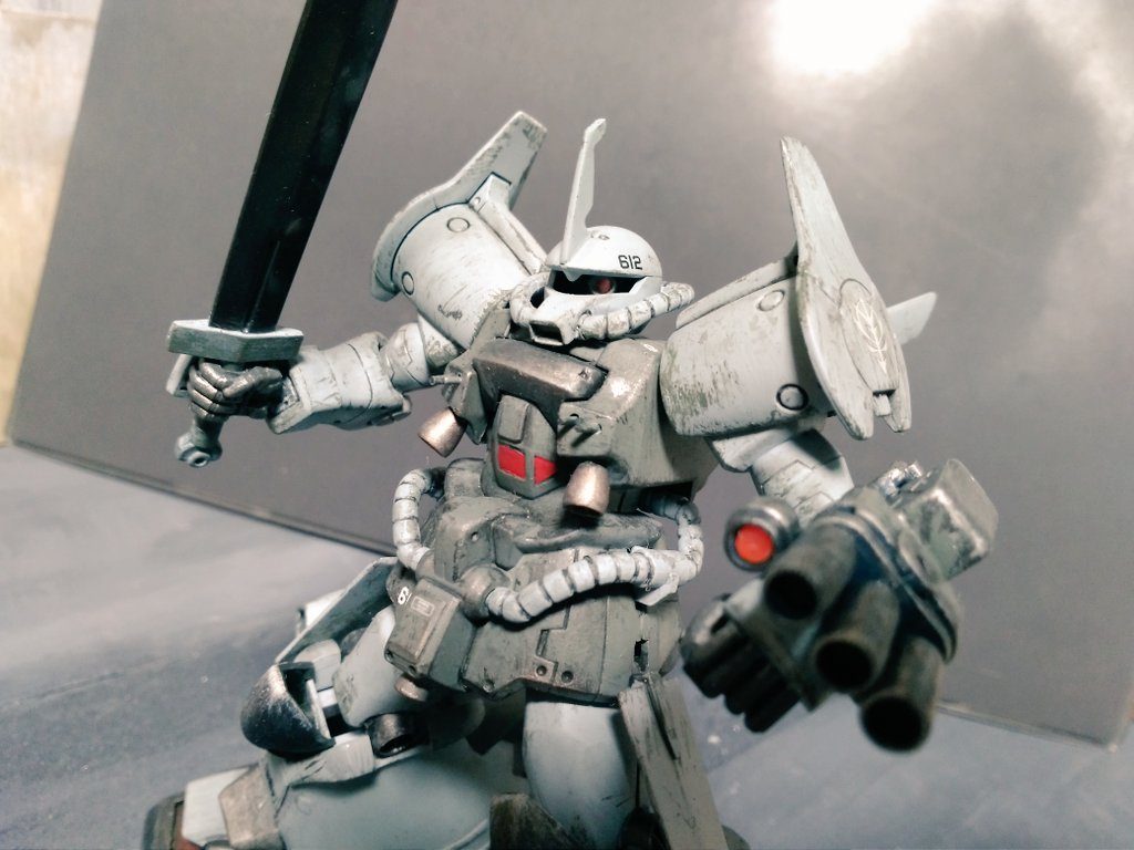 サーベルと35ミリガトリング砲だけでもかなり外連味が出ますね。
ちなみにスコープ部はクリアプラ棒を突っ込んであります。