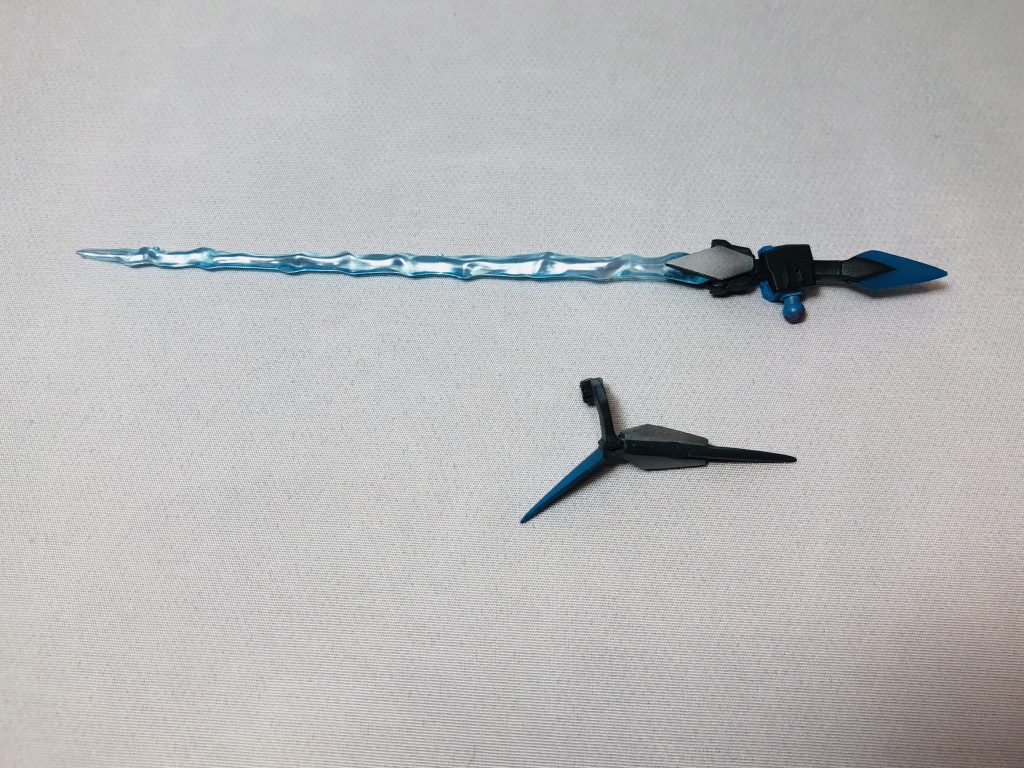 ビームサーベルは資料が少なく、ホビージャパンで掲載されていたモノを参考に作りました。ビームエフェクトはビルダーパーツの1/100サイズを程よいサイズに切り作成。