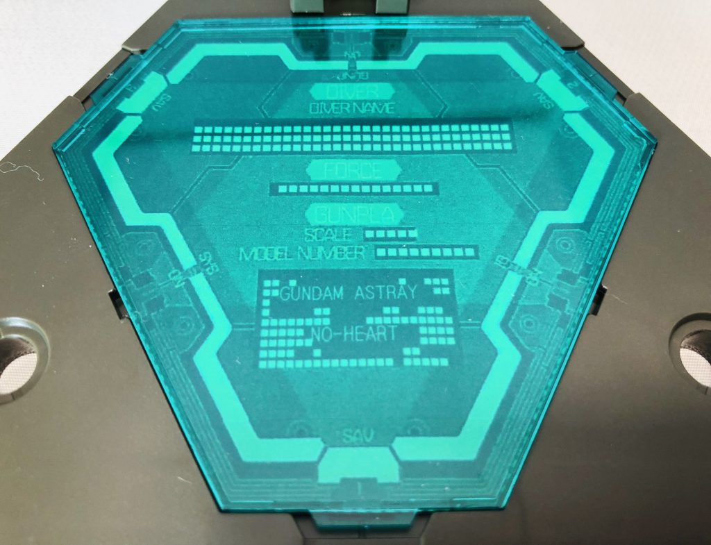 最後にダイバーズギアの編集。特異な存在という設定がギアの表示にも表れるようにしました。