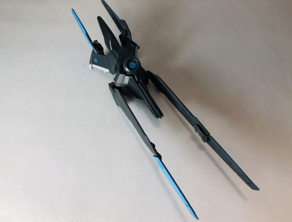 ノーネイムライフルはブレードの先端をプラ板で延ばし、照射カメラはシールの上にUVレジン液を差し込み、硬化させています。ちなみに太もものセンサー部分にもUVレジンを差しました。