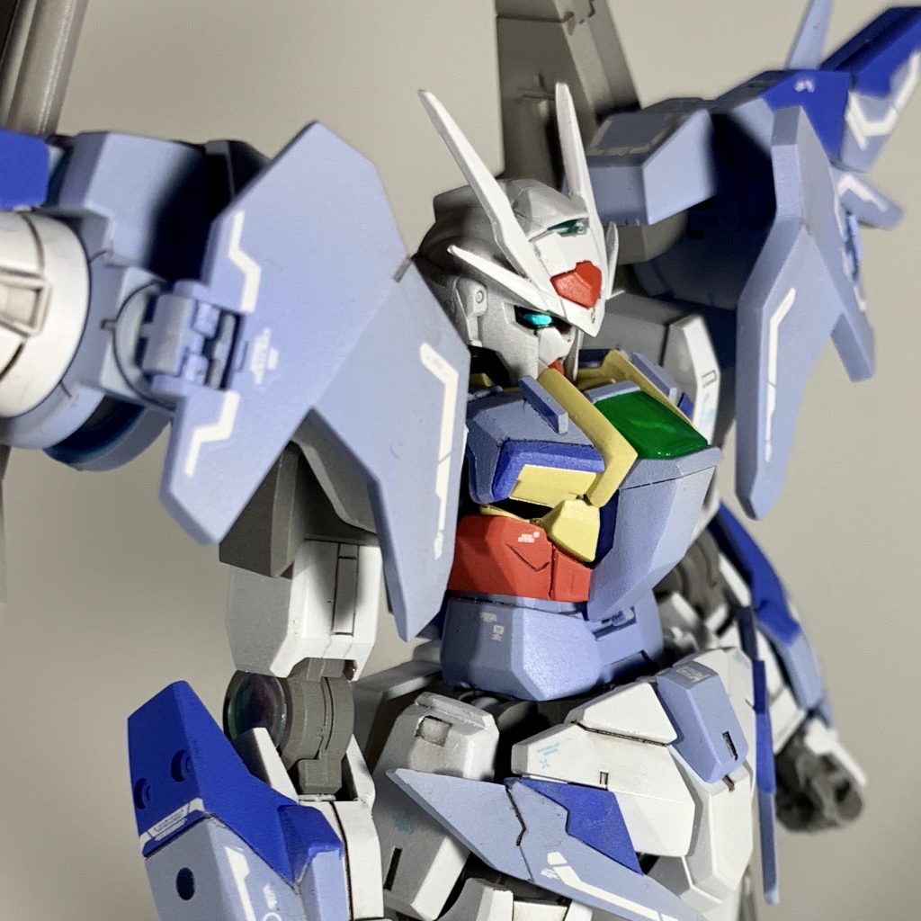 成形色より全体的に薄めの色遣いを意識しました、デカールはＲＧディスティニーのものを流用。
