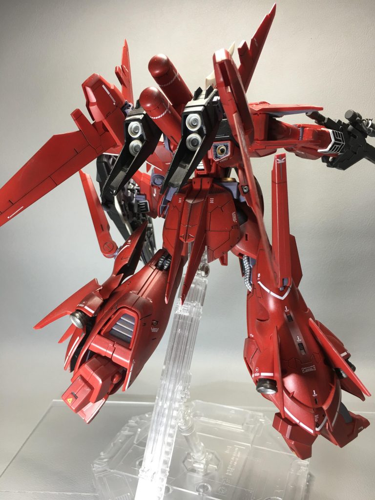 成形色がプラプラしてるので金属であろう個所はメタルカラーで塗装しました