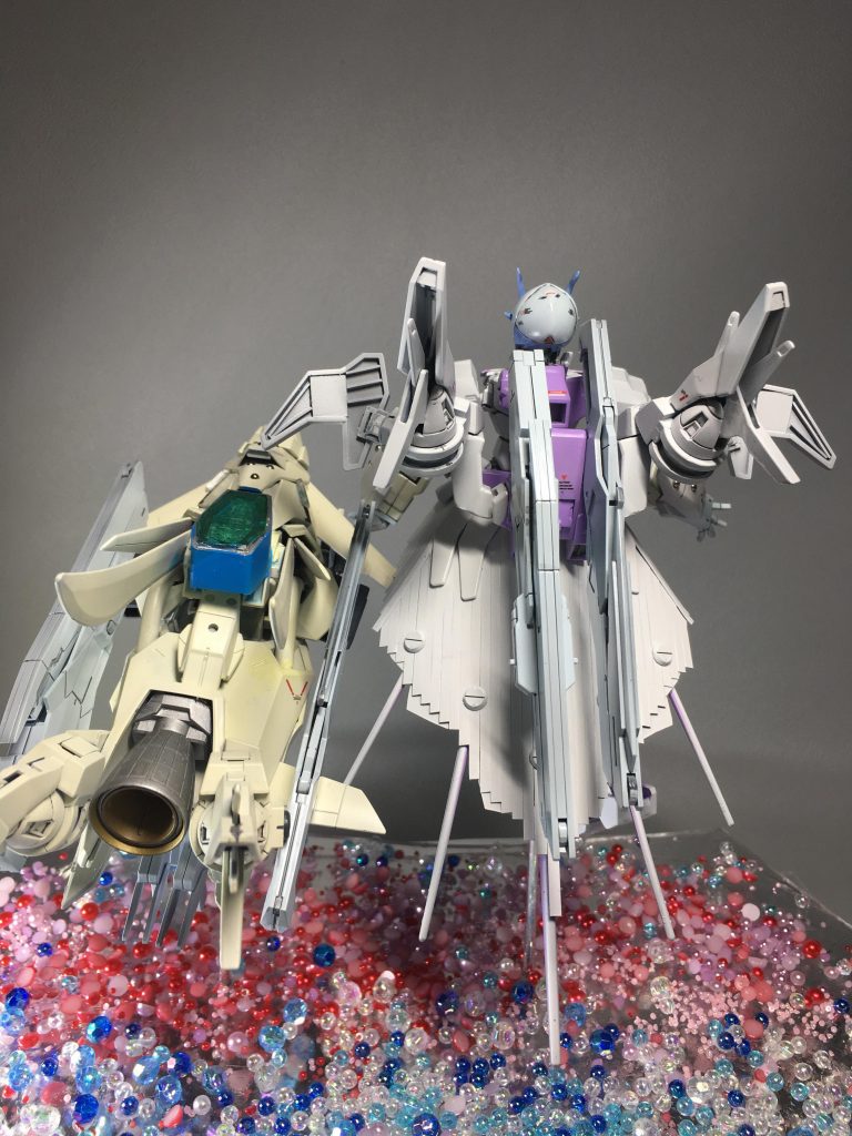 バックショット　スカイと融合している設定なのでこんな感じでｗ　武装を髪の毛に見立ててます　バックパックとたけのこの里周りは作りが大雑把なのでプラ板とジャンクパーツ、パテで埋めました　モルの胴体下部にはビームライフルが2丁装着されています