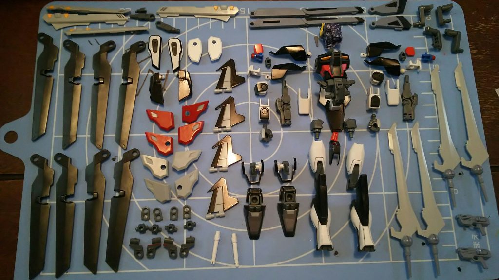 コンテスト後にバラバラーっと
これがやりたかったんだよね でもあのコンテストの帰りに不注意でアンテナが折れちゃったんだよなぁ 結局カレトヴルッフフェーダーを探してきて買ってきました