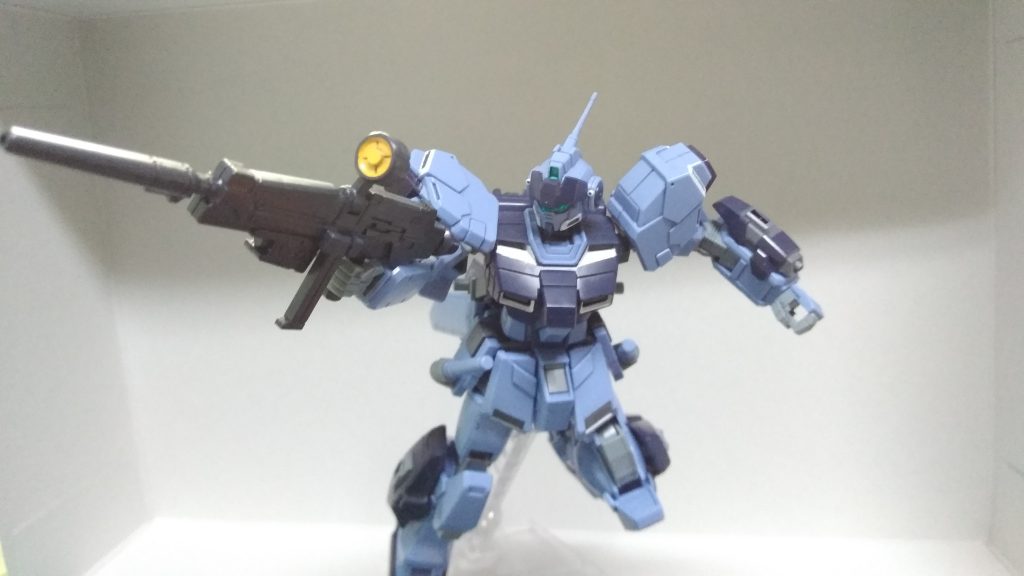 ハイパービームライフル
紺色みたいな色だったのでガンダムマーカージオン軍セットにあるファントムグレーで塗装しました。