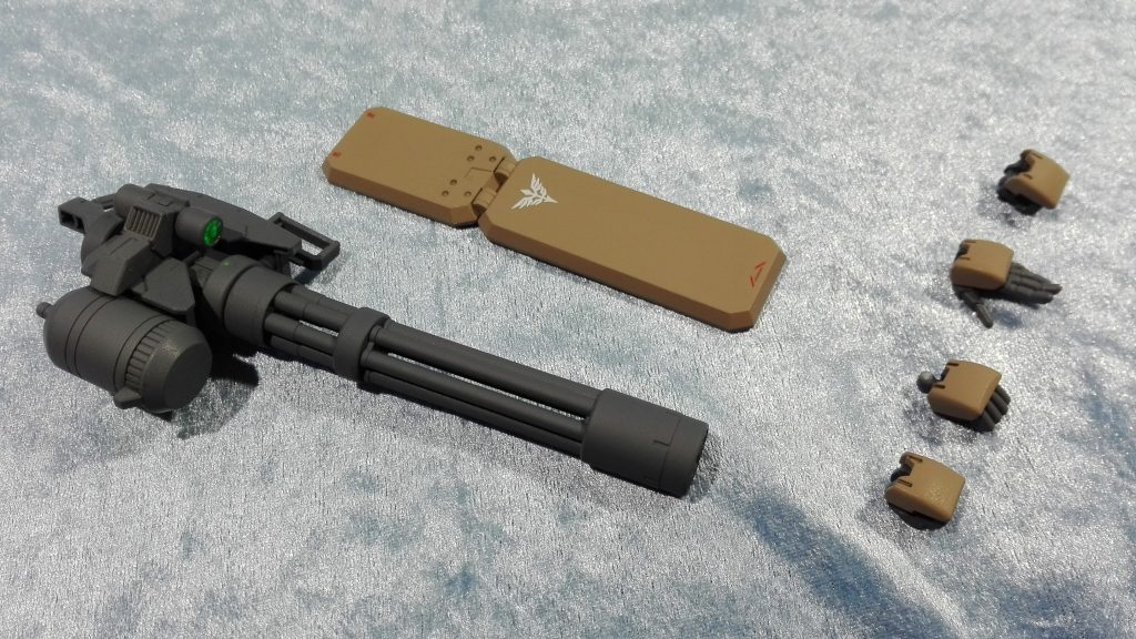 武装はHGBCジャイアントガトリングをほぼポン付け。重装パックはアンジェロズール、シールドもやや小型のズール用を使用。