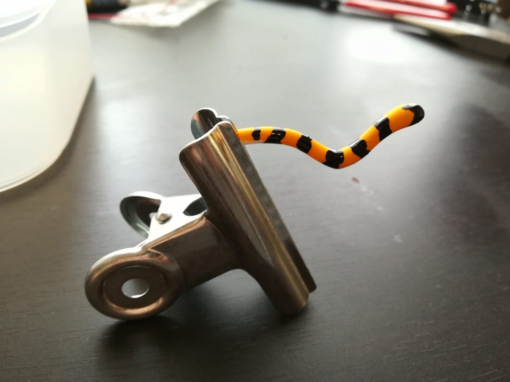 しっぽは虎の画像を参考にシタデルで塗装しました。