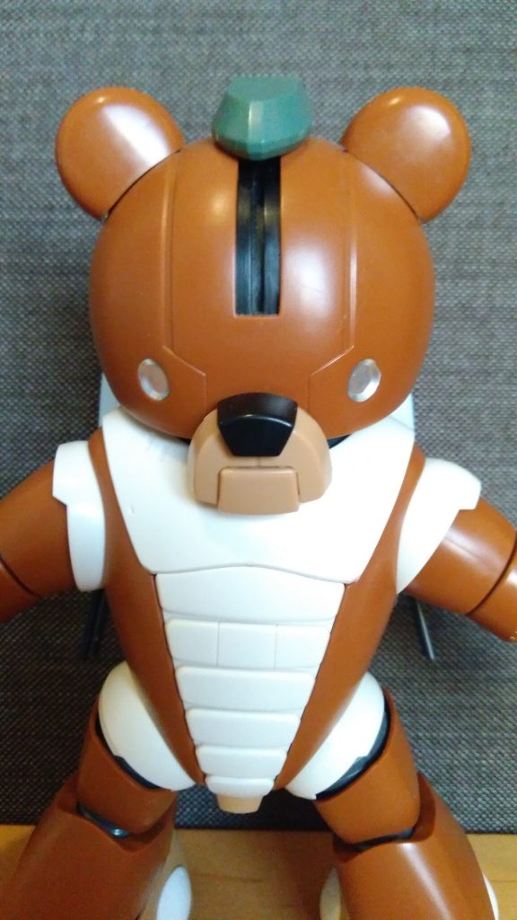 初代ベアッガイとベアッガイFをミキシング。
顔は前後反対にして鼻と口を移植しました。
ロンメル大佐風の帽子を乗せて出来上がり!
(ФωФ)満足の可愛さ。