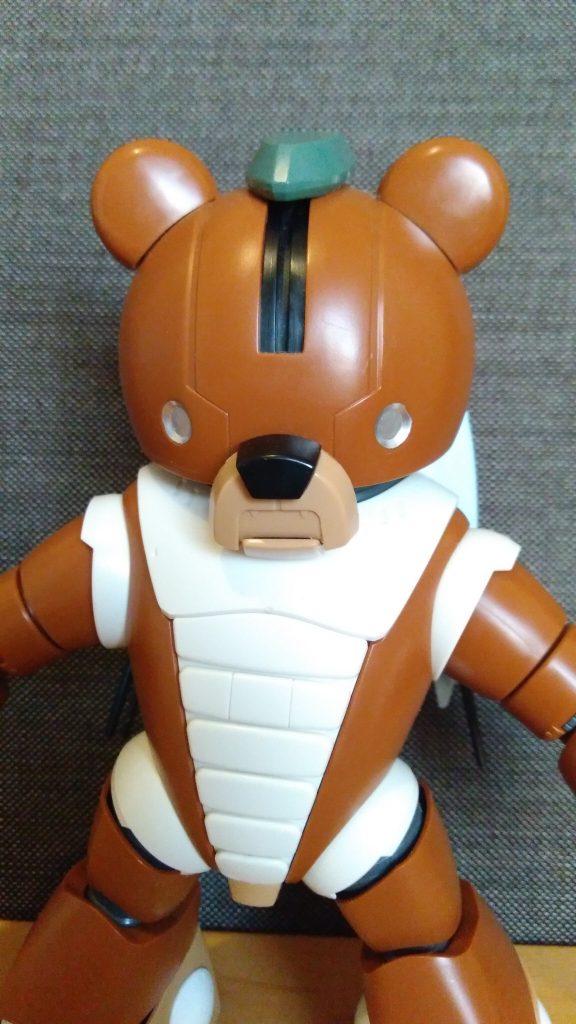 怒ると表情が変わります。
更に怒ると、顔が!