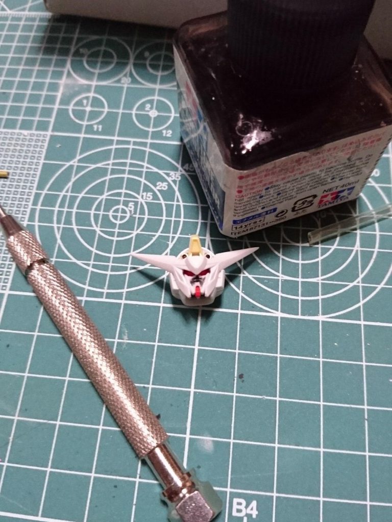 顔はマスク付近の形状変更とバルカンの追加をしてます。銃口は真鍮です。