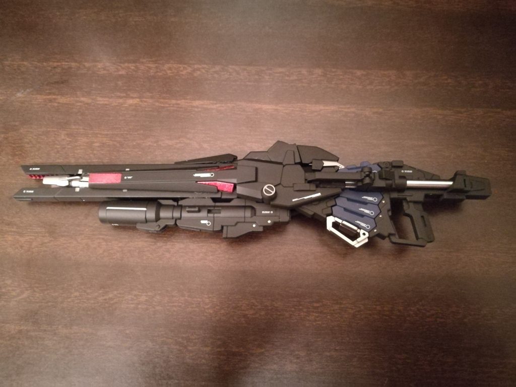 新型ビームマグナム。ベースはビームマグナムですが、HGUCのバンシィや鉄血のオプションセットのパーツを組み合わせて制作しています。