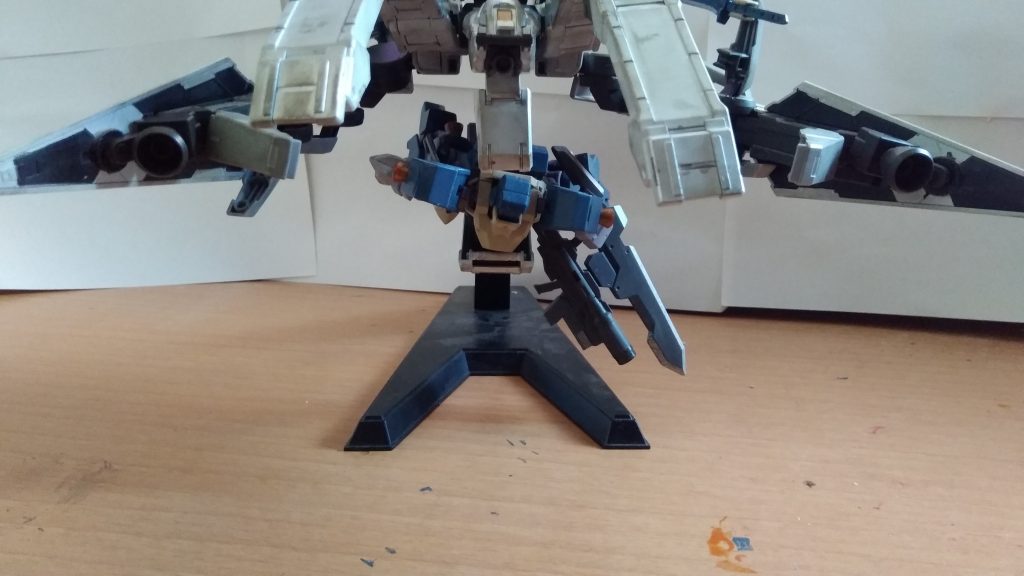 長距離移動する仕事ではテイワズ制の輸送機を使う。両サイドに武器をつけることができるようになっている。