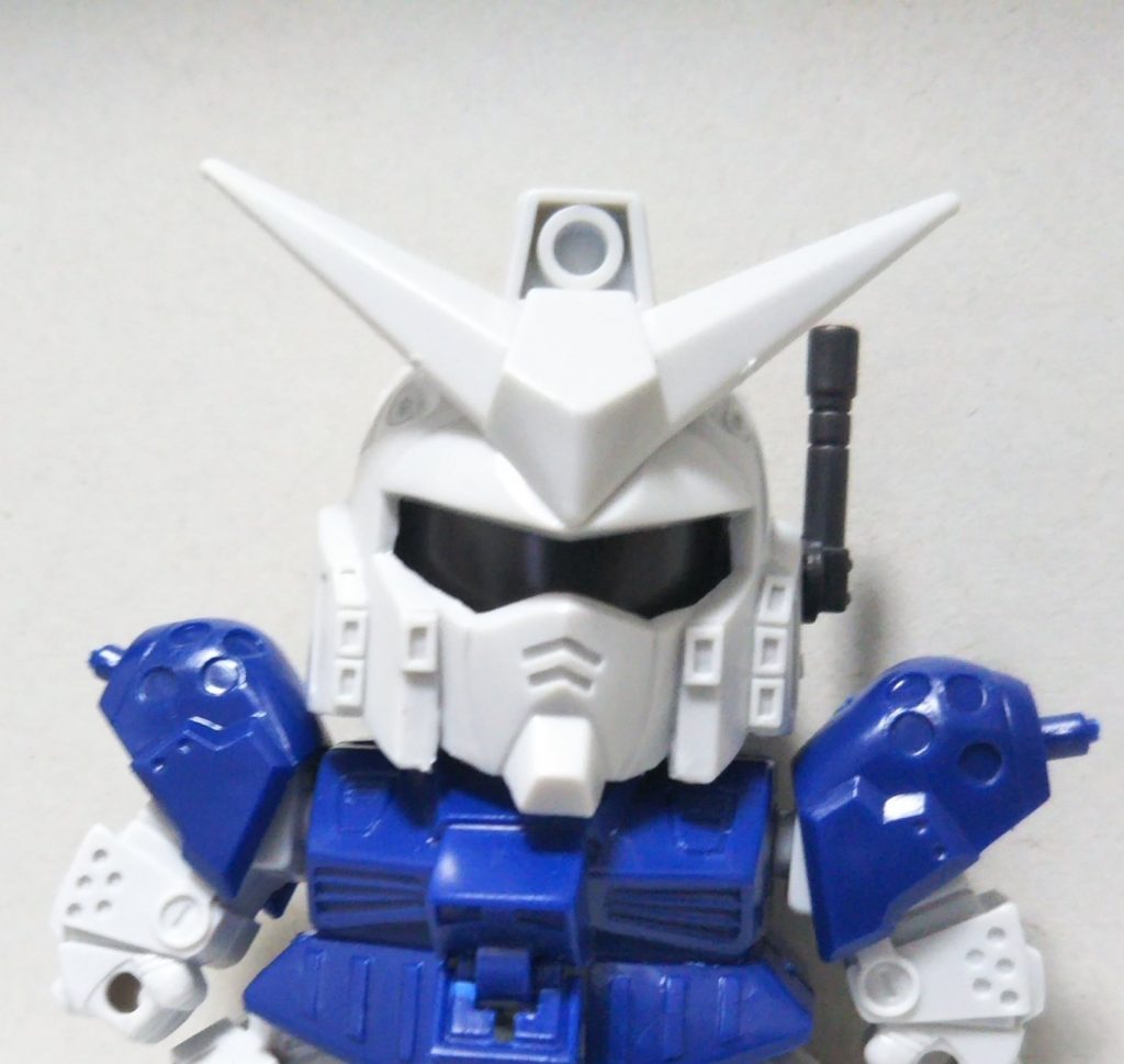 キットそのままの顔は目が変わるギミックのせいか縦に長い印象だったので…↓
