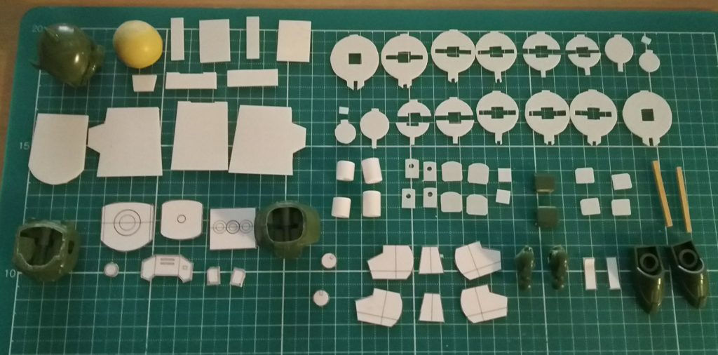 必要パーツをプラ板から切り出して、
これで１体分。