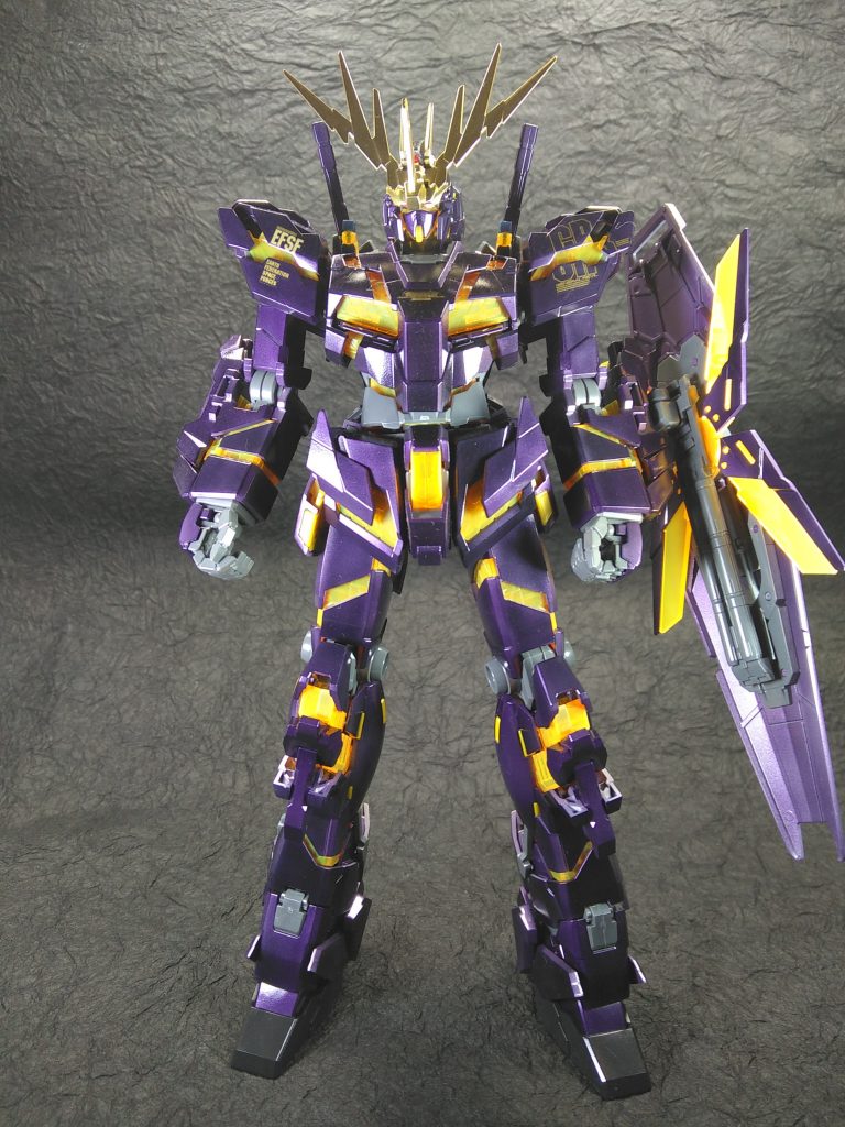 クリアカラーを調色してやってみたけど結局クリアパープルが出来上がり…
最初はまだ明るい紫だったのでエッジの部分は明るい紫を残したままクリアブラックを吹きました。
分かりにくいけど…