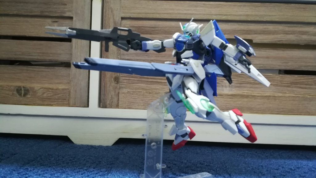 SEEDで暁がこういう打ち方してますね!!レールガン結構好きなんです‼️カッコイイ~
ライフルは、ダブルオースカイのをパクりました。
スカイの腕についてるやつも、移植してナックルファイトにも十分対応可能です(^_^)v