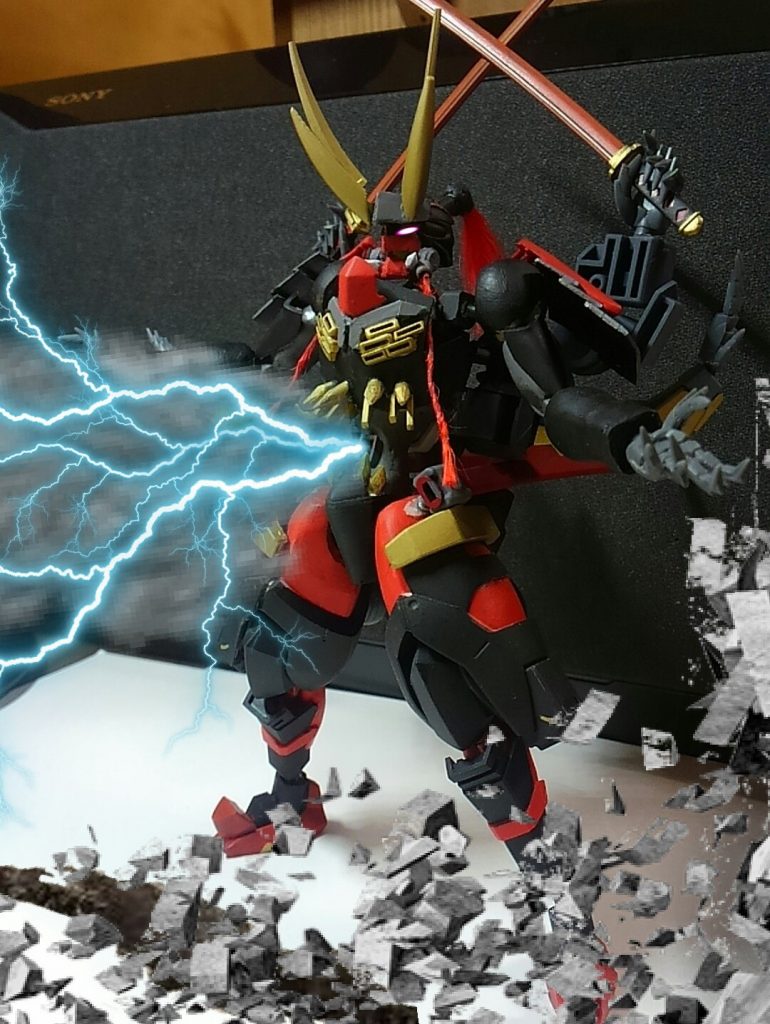 機体胸部から腹部,機体背面にかけて搭載されている新装備「嵐神」。
機体の胸部から腹部は顔の様になっていて、顔の