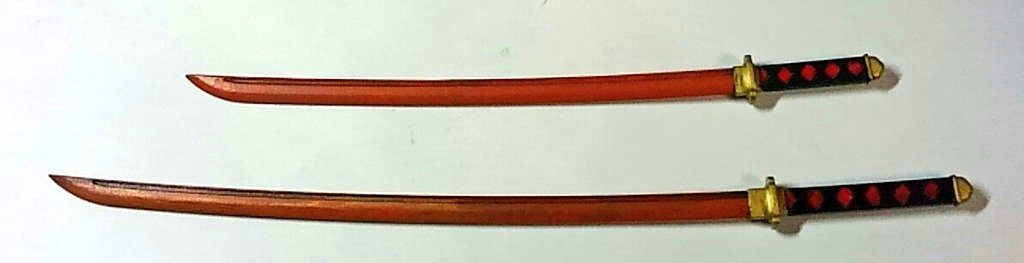 メイン武器の絶刀「童子斬」と「蜘蛛斬」。
長刀が蜘蛛斬で、短刀が童子斬。
由来は、核戦争の遥か前の時代、平安時代にいた伝説の怪異殺し 源頼光の刀から来ている。