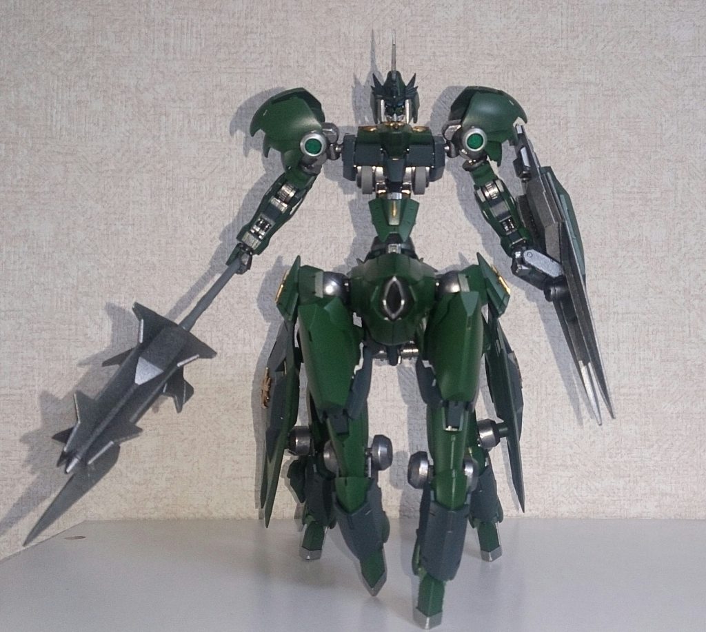 正面です。
基本はジュリアを２体分使用し、馬体前半はダナジン、肩アーマーはMSGのエクスアーマー、下腕はバエル、蹄はグレイズとなります。