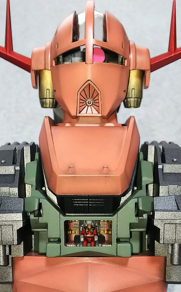 フレームや外装が装着されるたびに、コックピットとシャアはだんだん見えなくなっていく・・・(涙)