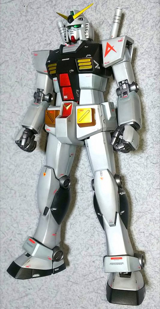 ガンダム本体は、νガンダムカラーに塗装。
ここでもνガンダム用デカールを使用。