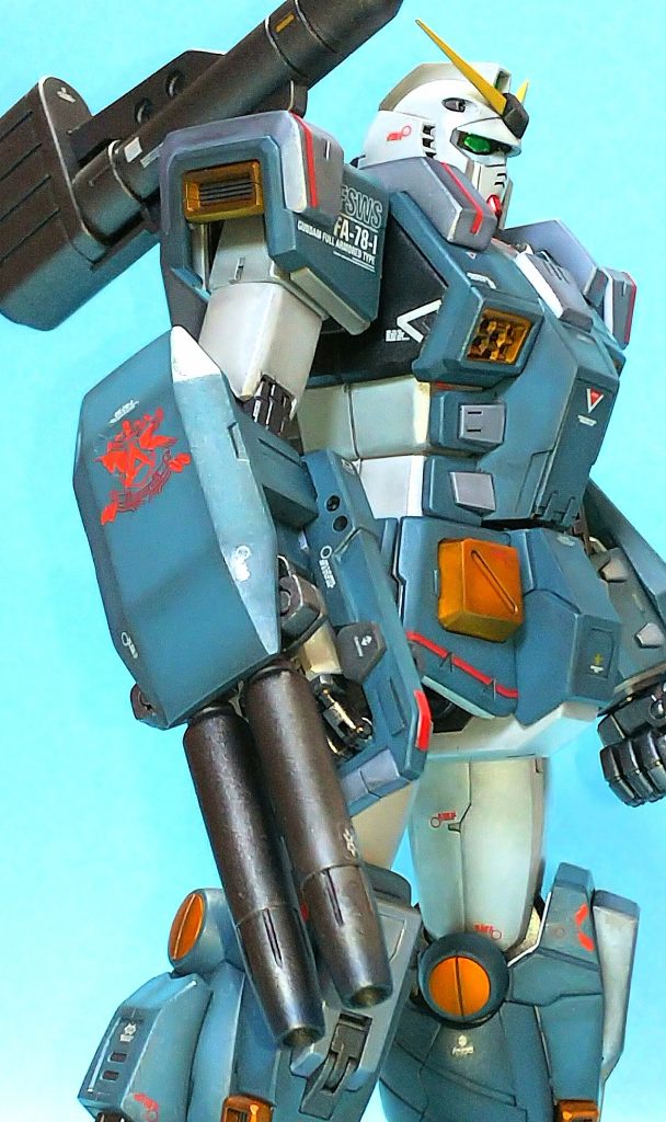 アムロ専用を主張するマーキングは、νガンダムのデカールを使用。