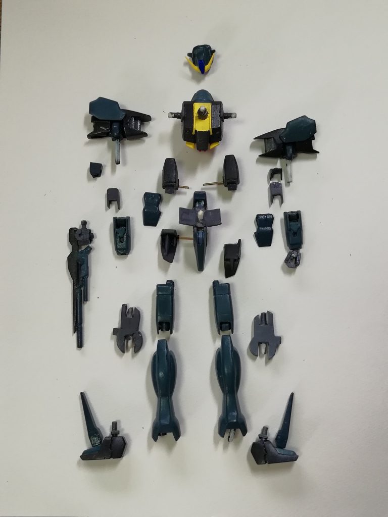 元のキットからいろいろ分割し可動するようにしました。腰回りは背伸びして頑張ってみました。