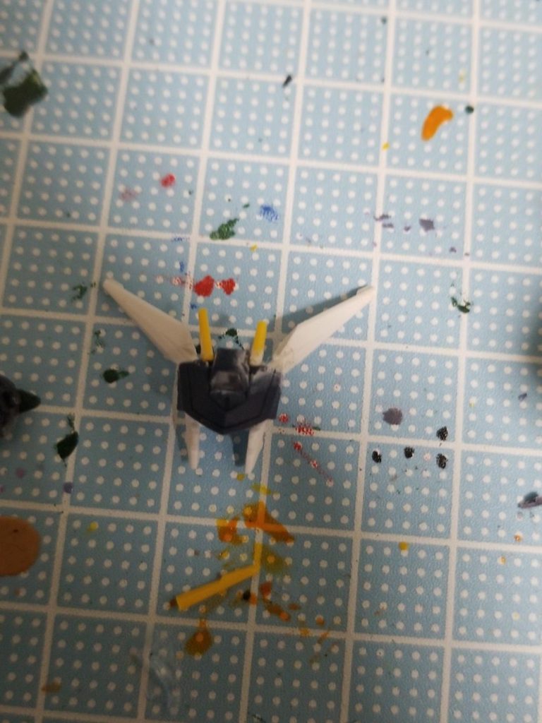 本機はアトラスガンダムをベースにGサイフォスのパーツを使っている
頭はサイフォスのパーツを使って接着、アンテナは真ん中の部分を切り取って大きいアンテナは1ガンダムからとってきた