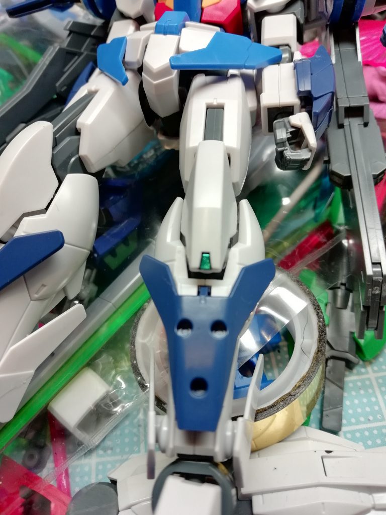 膝のセンサーのシールは貼る前に下を黒く塗っておきました。