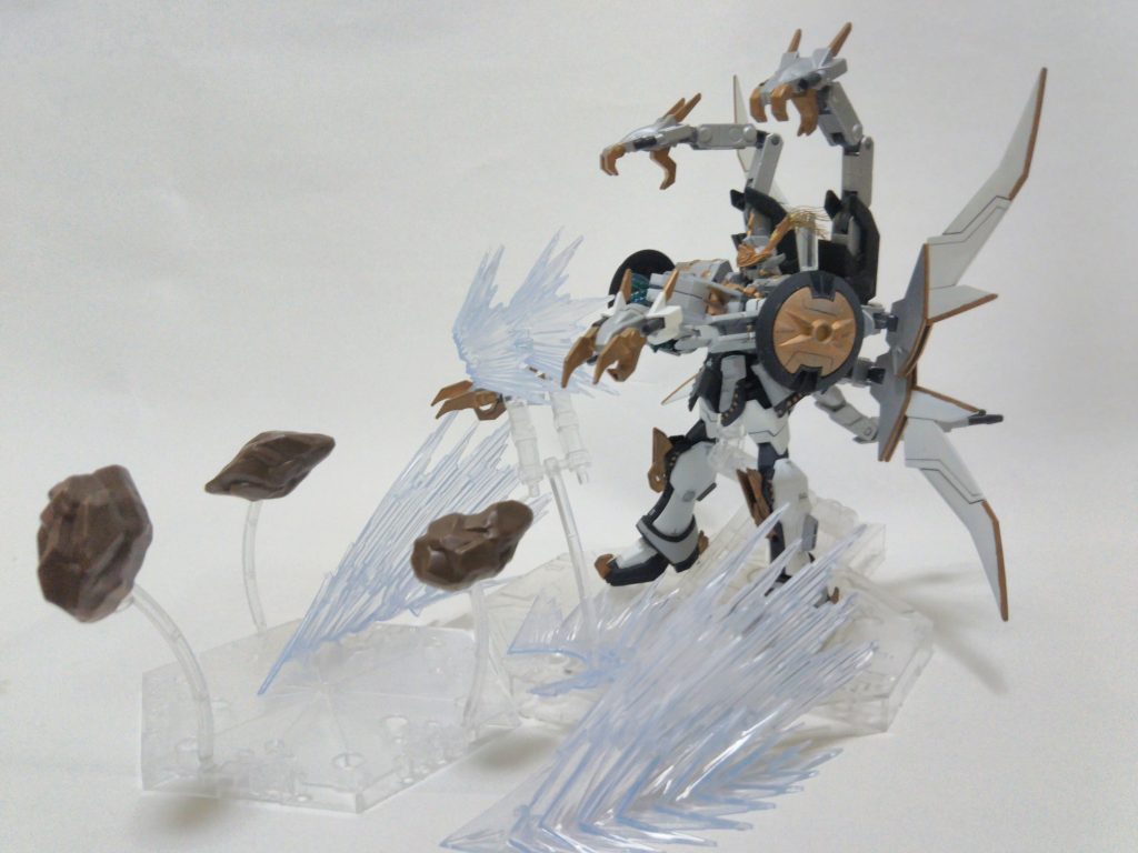 合体奥義「四龍爆砕波」
大量のエネルギーを消失する為一度しか使えない。
奥義後パイロンは機能を停止するので、切り離し運用する。