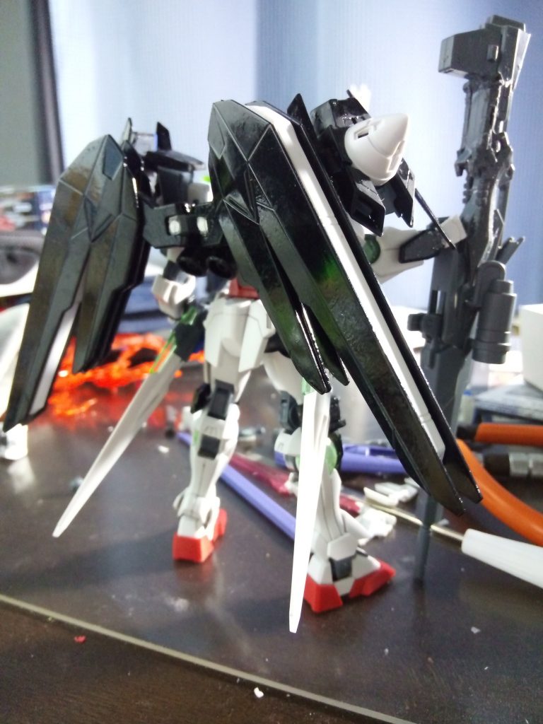 バック                                                           背中に背負っているのはフリーダムの羽根です。