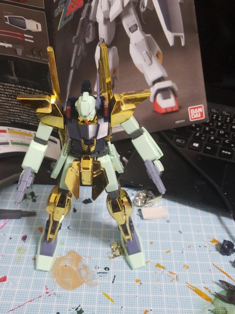 今回のコンセプトは『如何にシンプルに作るか」
今までみたいに移植や接着、オリジナル武器を使わずほとんど付け替えるだけで制作した
全体図
ジェガンをベースにデルタガンダムのパーツを付け替え