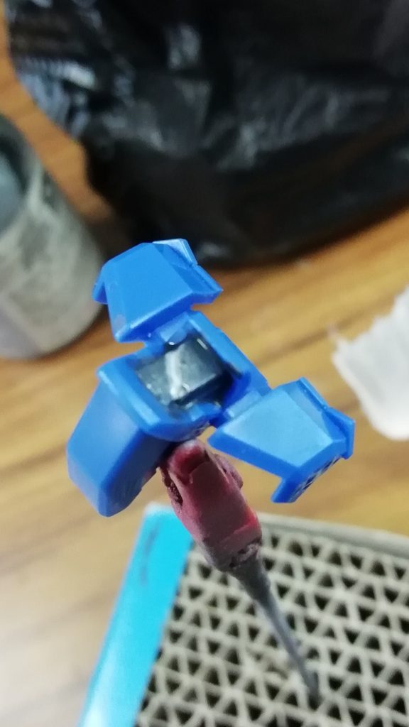 MSファントムグレーとエナメルのシルバーで塗り分けた胸部クリアパーツ内部。
嵌めたあとは思いの外目立ちませんでした…