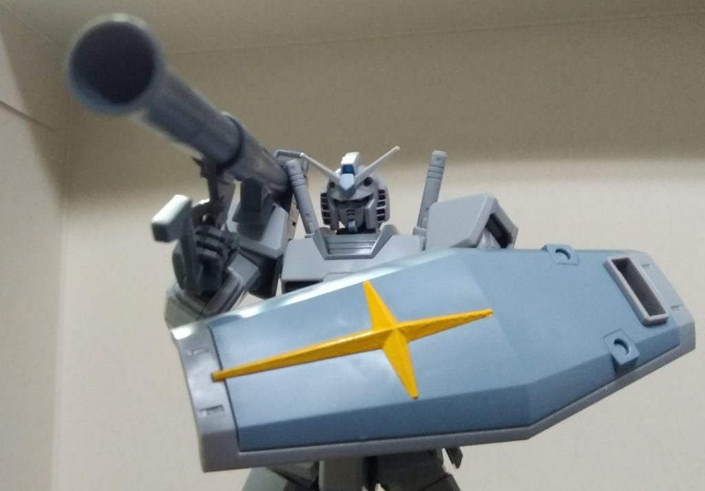 バズーカ＆シールド
シールドの十字部もグレーだったのでガンダムマーカーで塗装