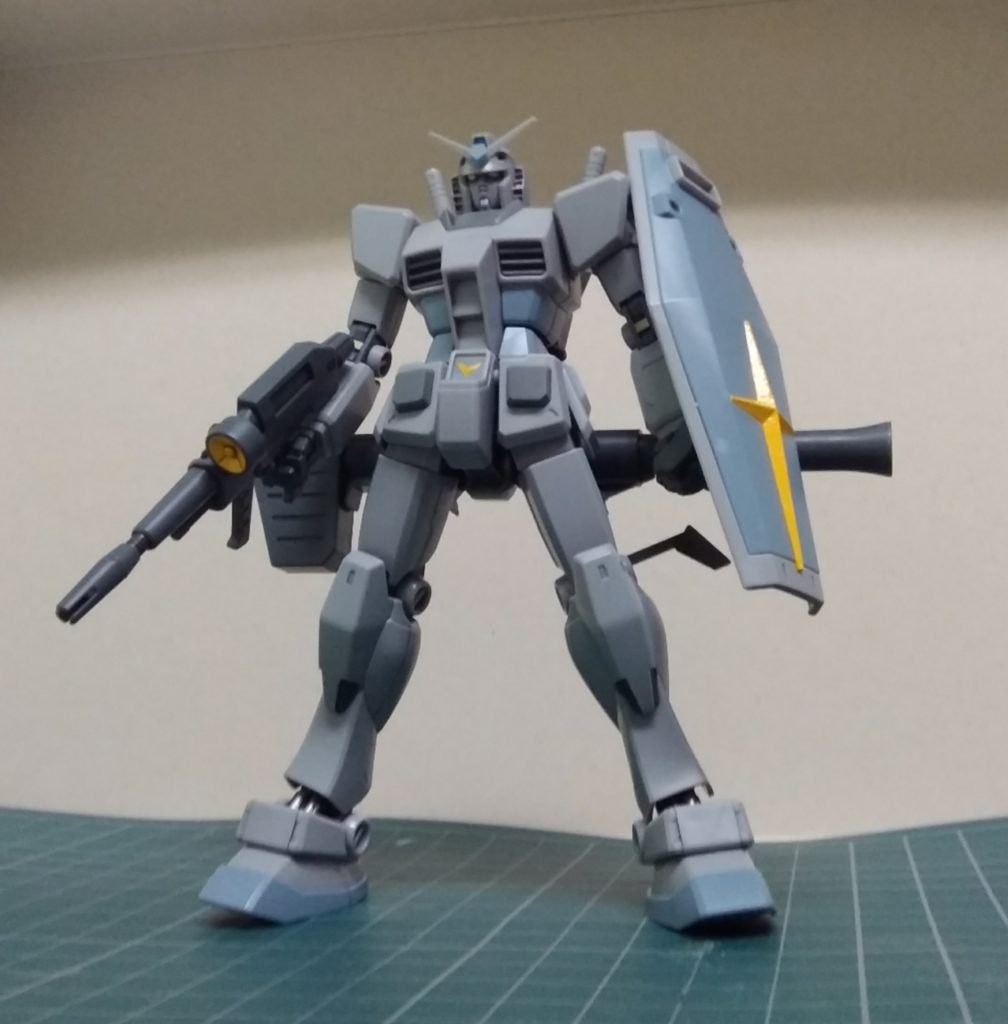 マーキングシール無しでの全体像
有りの方は結構後に撮ったのですがサムネの1枚しか撮ってませんでした。
色分けシールは一切使わずガンダムマーカーによる部分塗装で仕上げてます。